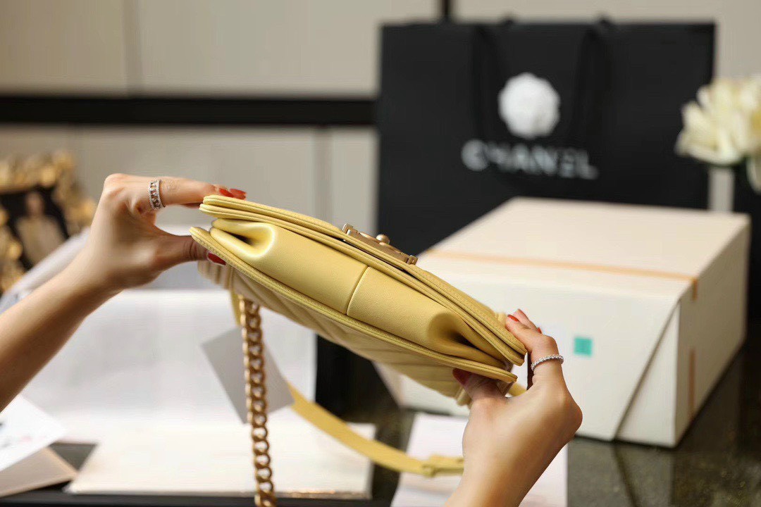 Túi Xách Chanel Boy – Vàng