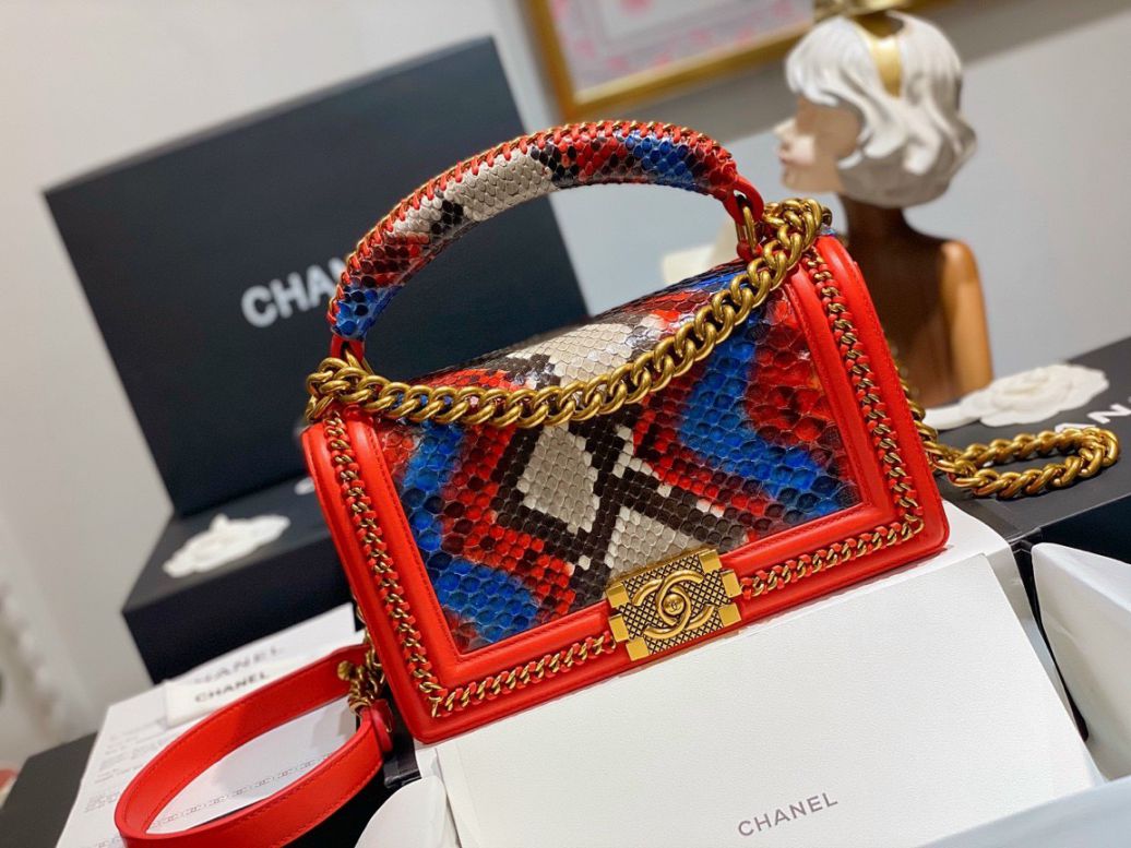 Túi Xách Chanel Boy Mãng Xà – Đỏ
