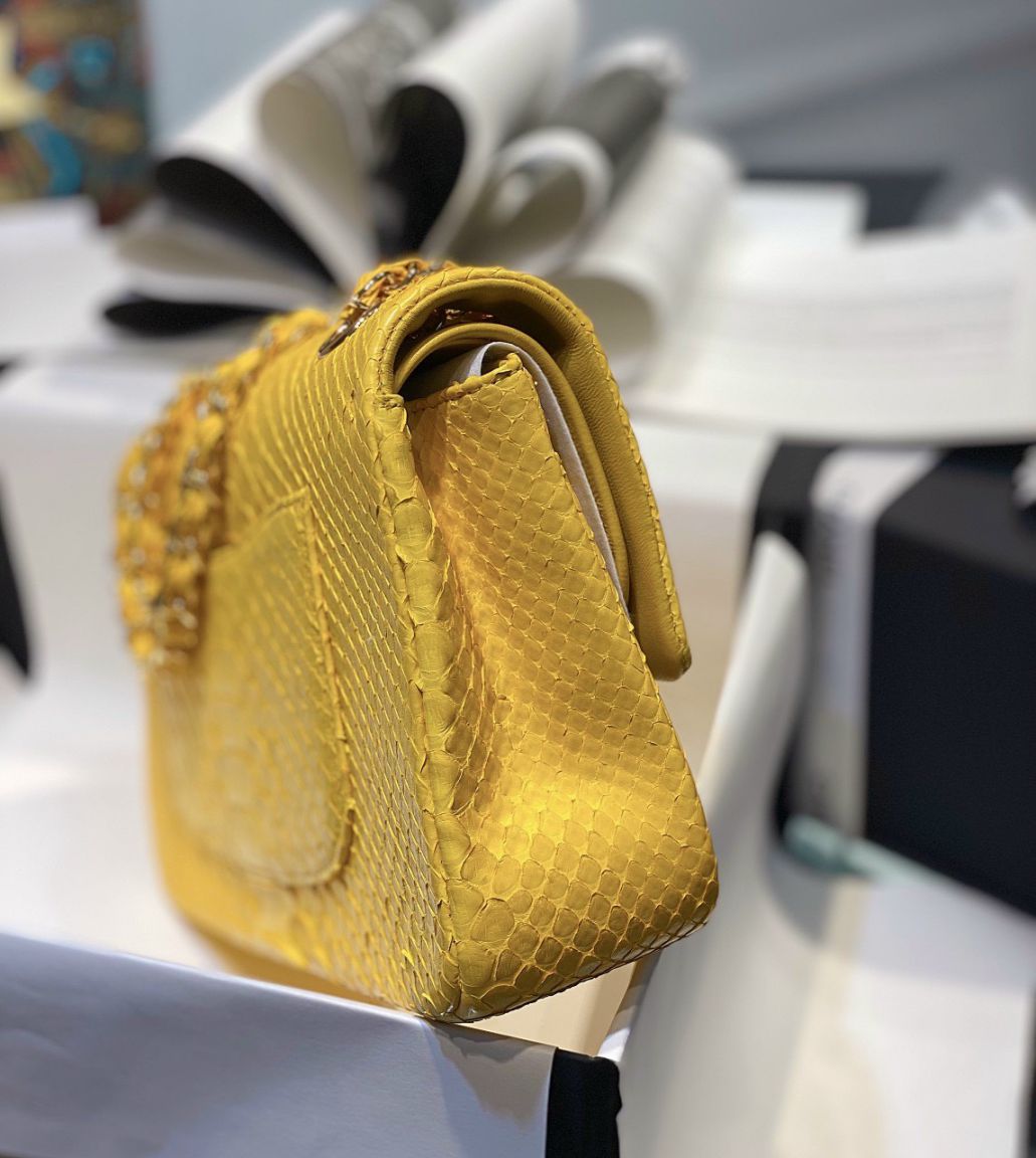 Túi Xách Chanel Classic Mãng Xà – Vàng