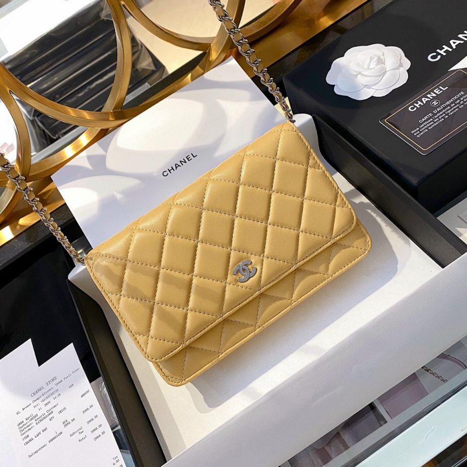 Chanel Classic Wallet On Chain – Vàng Mịn