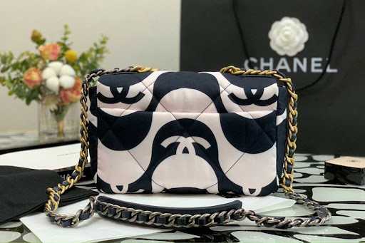 Đánh giá Chanel 19 CC Fabric Bag đầy đủ nhất
