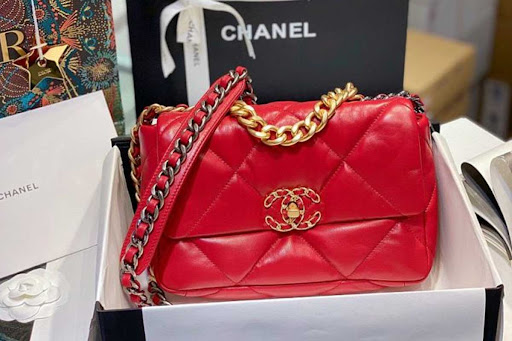 Review Chanel 19 Flap Bag yêu thích của tôi
