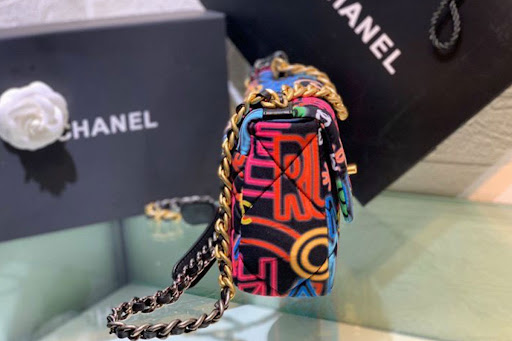 Review Chanel 19 Handbag: Thiết kế và tiện dụng