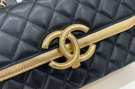 Chanel Enamel CC Flap Bag có hợp thời trang?