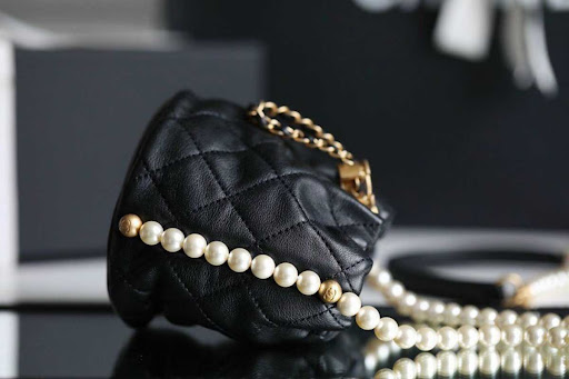 Khám phá Chanel Mini Drawstring Bag