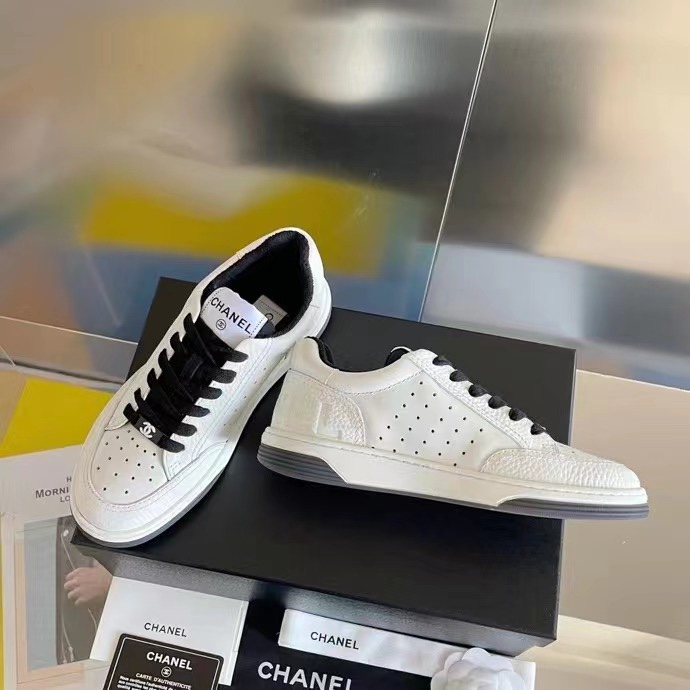 Giày Chanel Sneakers