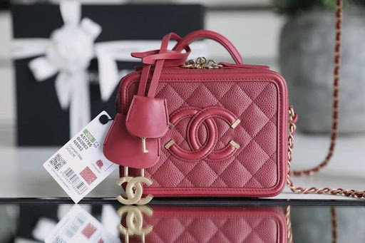 Chanel Vanity Case Bag có đáng mua không?