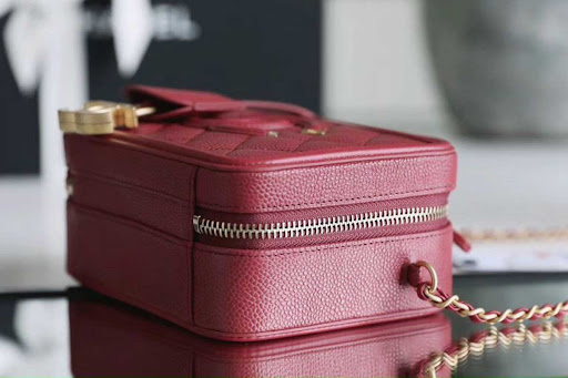 Chanel Vanity Case Bag có đáng mua không?