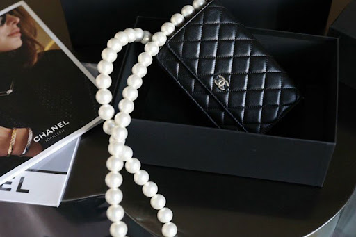 Chanel Woc Pearl: Chiếc túi Chanel tinh tế nhất