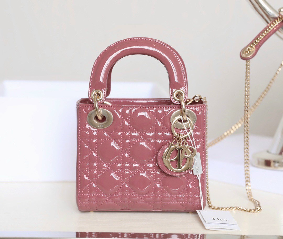 Túi Dior Lady: Sự lựa chọn tuyệt hảo cho quý cô sành điệu