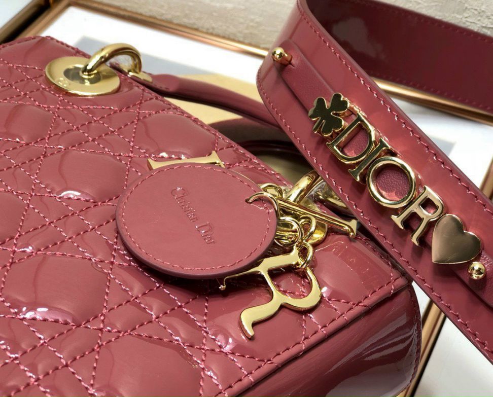 Đi tìm cửa hàng túi xách Dior siêu VIP cực chất
