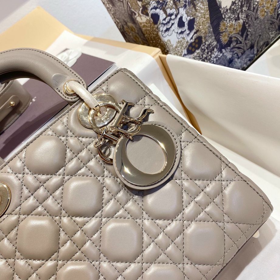 Review túi Lady Dior chi tiết và tận tâm nhất quả đất
