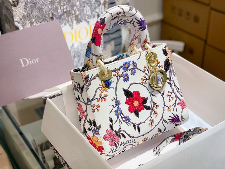 Túi Christian Dior giá bao nhiêu?