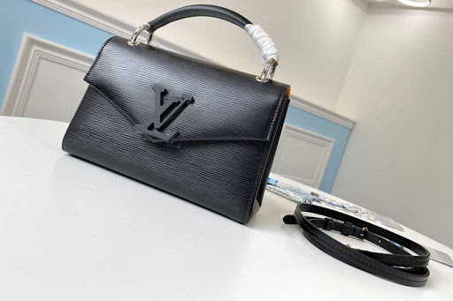 Review LV Pochette Grenelle: Thiết kế thanh lịch