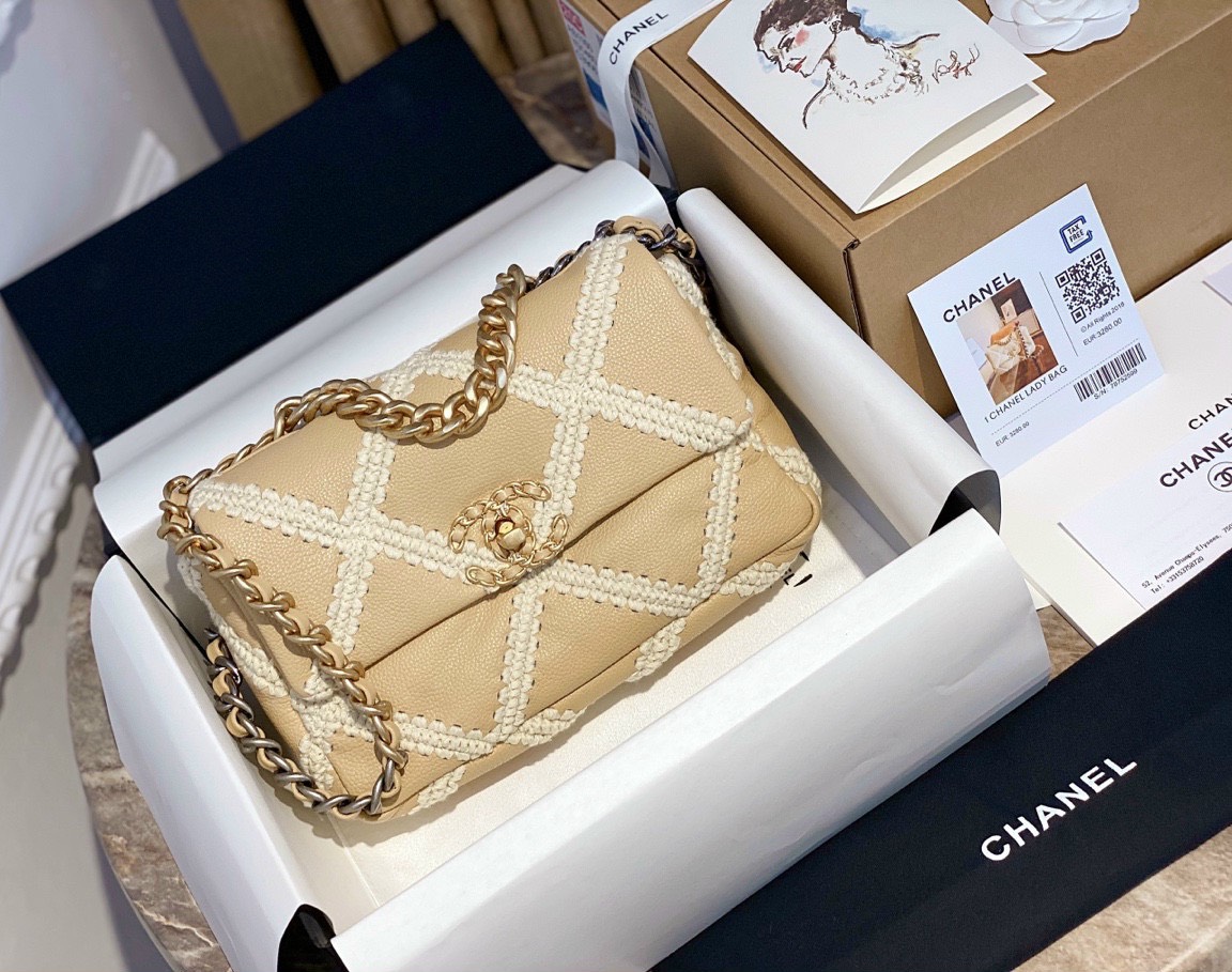 Nên đầu tư túi xách Chanel nào lãi tốt nhất hiện nay?