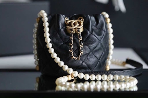 Khám phá Chanel Mini Drawstring Bag