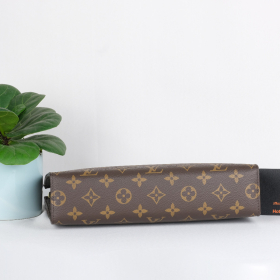 LV Toiletry Pouch 26 - SGB063